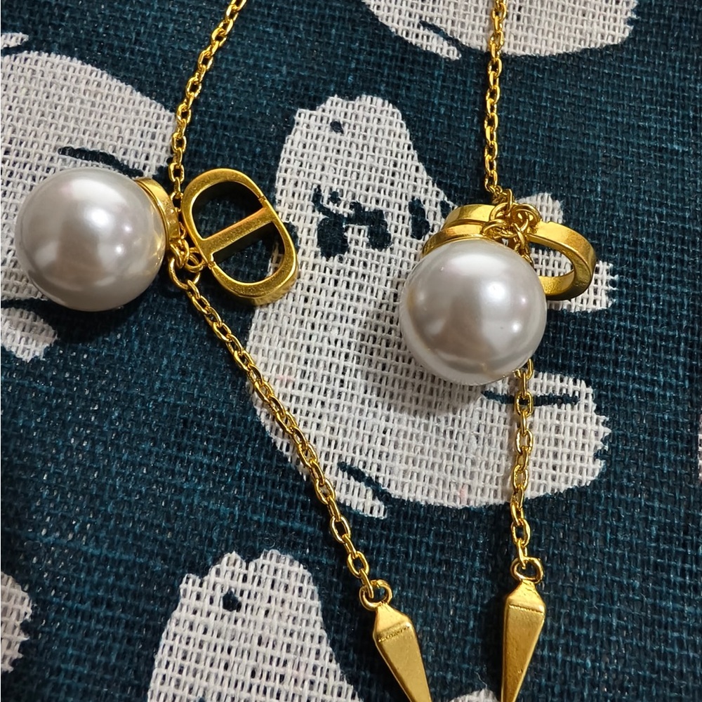Dior Gold-Tone Pearl Drop Chain Earrings - Picture 6 of 7